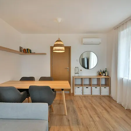 Апартаменты Urban Flat 4 Guests With Ac Варна